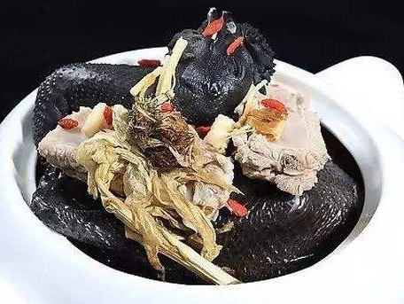 Canh gà ác hầm tuyết liên hoa- Thiên Sơn tuyết liê